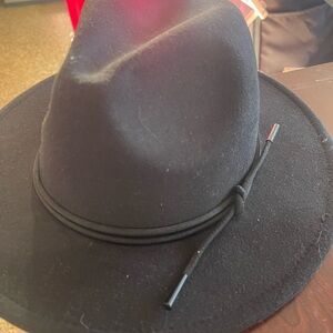 COACHELLA BLACK SPRING HAT